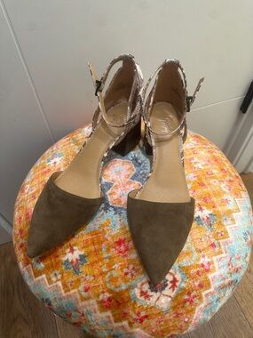 Women's Pointed Toe Block Heel Ankle Strap Pumps in Brown